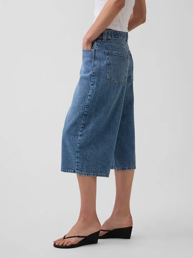Τζιν-κουλότ με ψηλή μέση και ζώνη