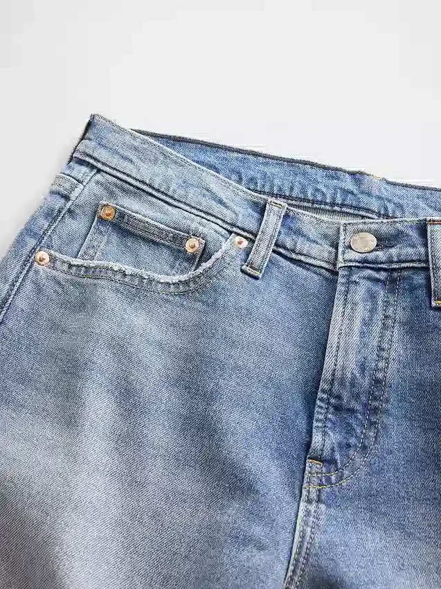Τζιν με χαμηλό μέσο και ίσια γραμμή