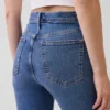 Τζιν με ψηλή μέση και στενή γραμμή