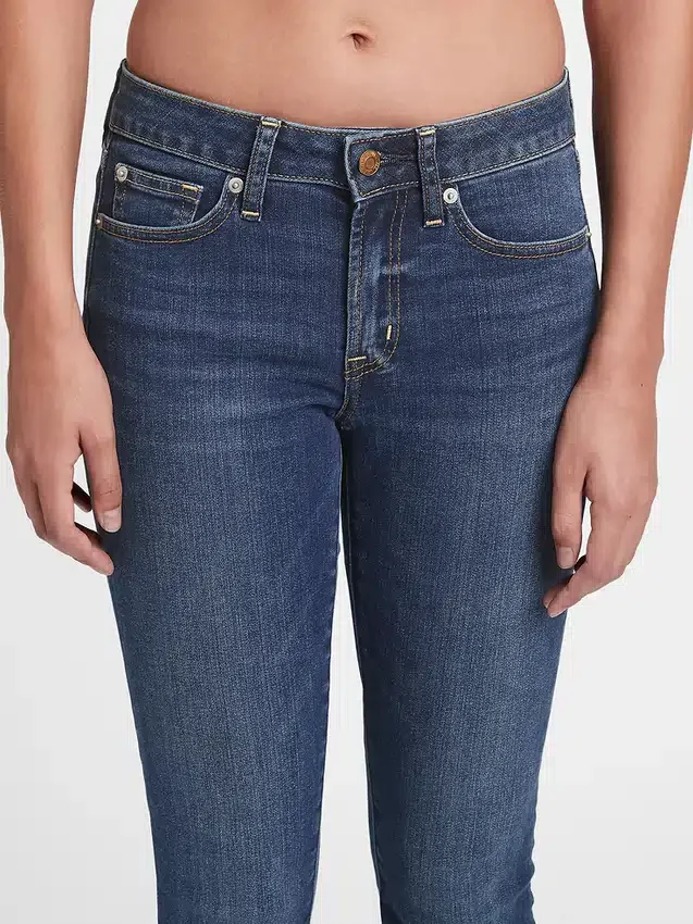 Τζιν True Skinny με μεσαίο ύψος μέσης για καμπύλες