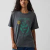Βαρύ, άνετο T-shirt με γραφικά