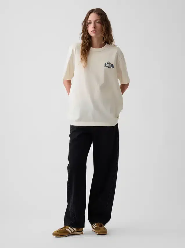 Βαρύ, άνετο T-shirt με γραφικά