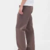 Βαρύ καμβά τύπου twill, χακί σε χαλαρή γραμμή εμπνευσμένη από τη δεκαετία του '90