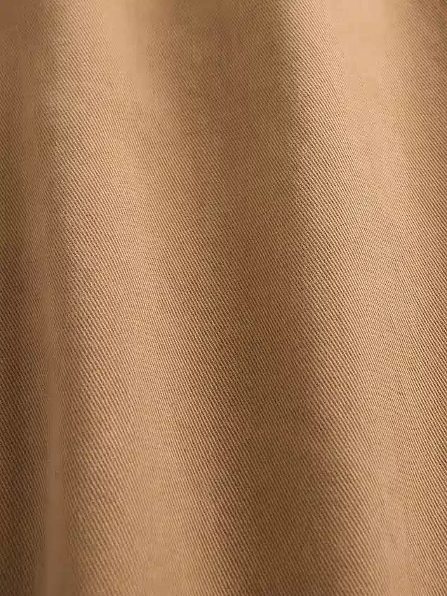 Βαρύ καμβά τύπου twill, χακί σε χαλαρή γραμμή εμπνευσμένη από τη δεκαετία του '90